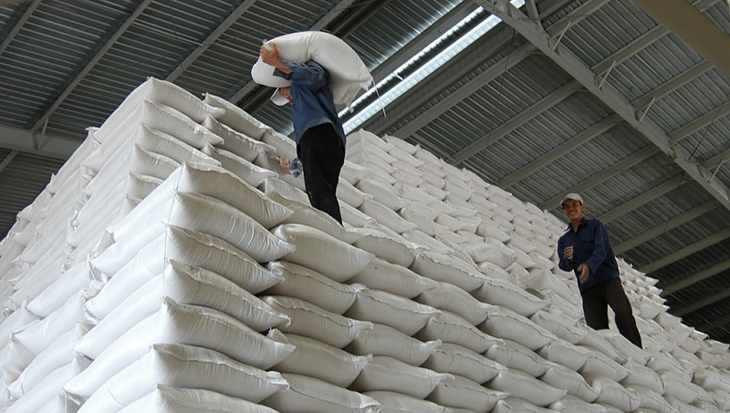 Xuất khẩu gạo từ đầu năm đến nay gặp nhiều khó khăn do giá xuống thấp. Ảnh: ST