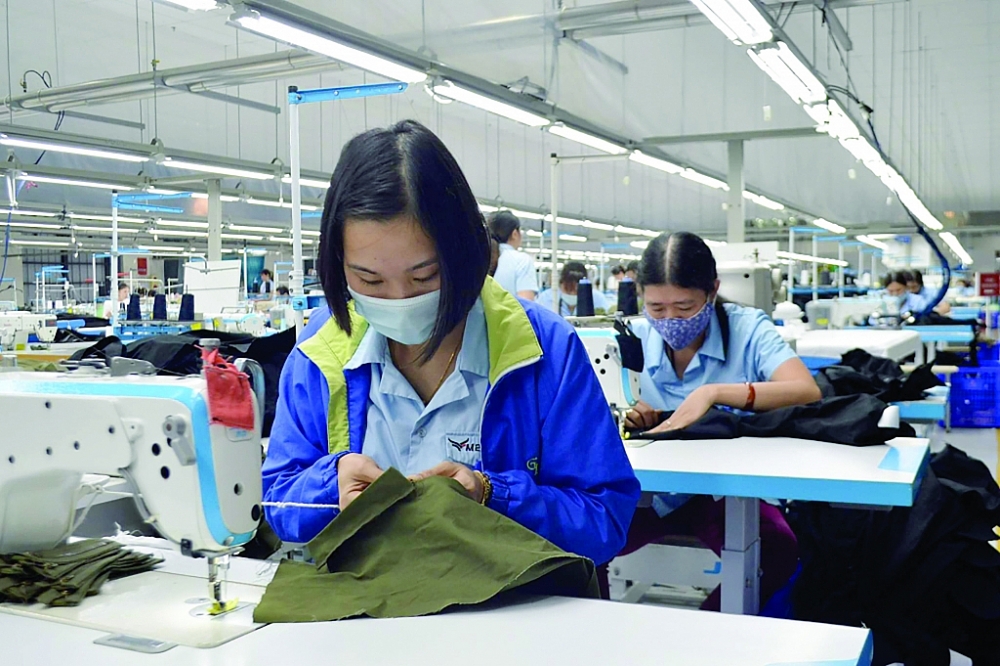 Xuất khẩu dệt may, da giày đều khó phục hồi nhanh. Mục tiêu năm 2021 đạt trị giá XK 39 tỷ USD, tương đương mức của năm 2019 trước khi đại dịch bùng phát đang rất xa vời với ngành dệt may Việt Nam. Ảnh: N.Thanh