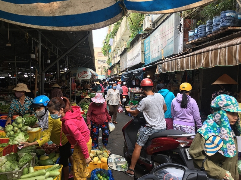 Nông sản thực phẩm tại các chợ khó kiểm soát an toàn thực phẩm chặt chẽ Ảnh: Nguyễn Huế