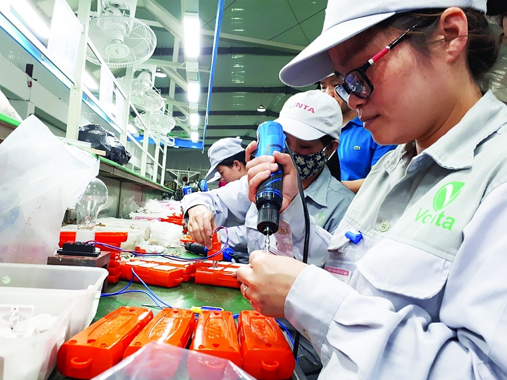 Mở đường phát triển công nghiệp tính chung 11 tháng năm 2020, IIP ngành chế biến, chế tạo tăng 4,7% (cùng kỳ năm 2019 tăng 10,6%). Ảnh: Nguyễn Thanh