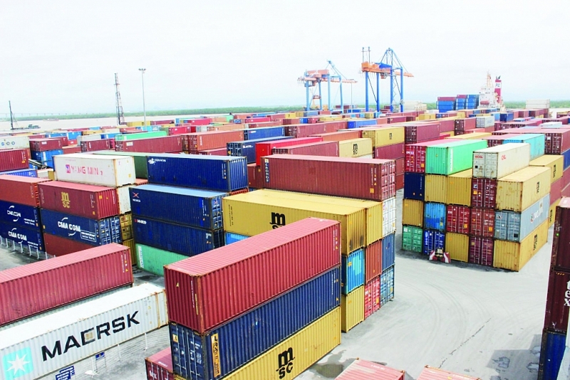 Hàng hóa XNK tại cảng Hải Phòng luôn được hải quan kiểm soát chặt chẽ. Ảnh: N.Linh