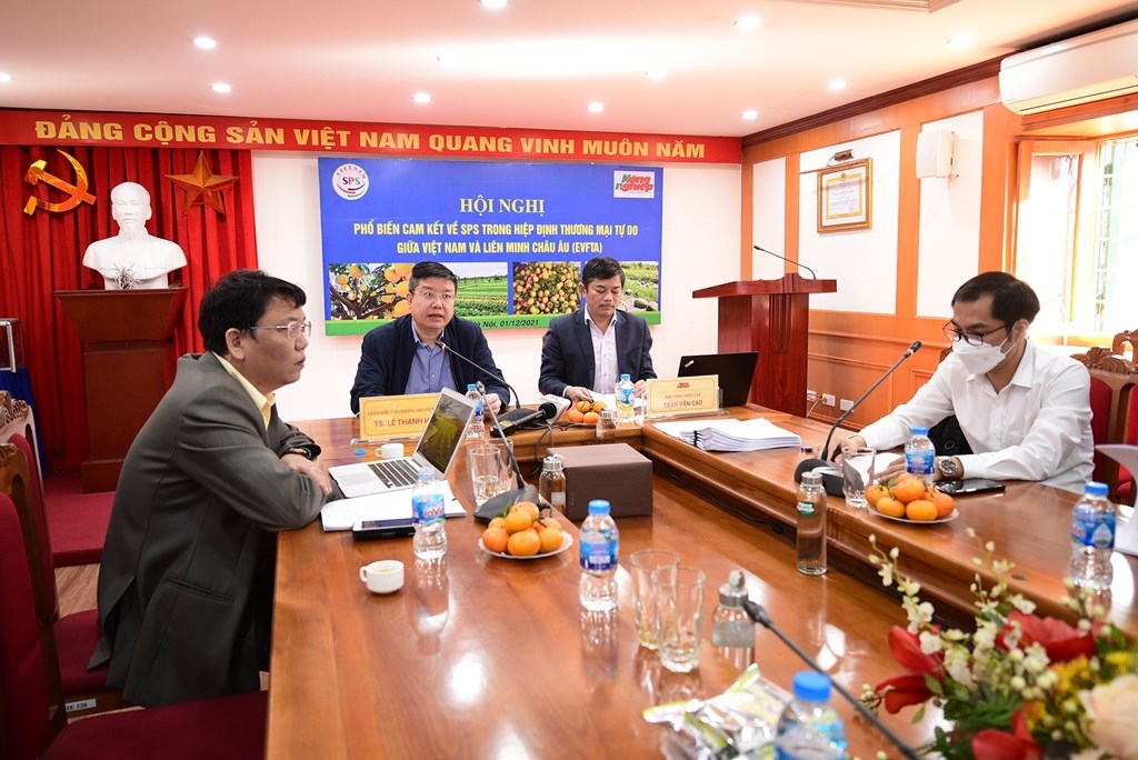 Xuất khẩu nông sản đi EU phải đặt an toàn thực phẩm lên hàng đầu. Toàn cảnh hội nghị. Ảnh: Bích Hồng