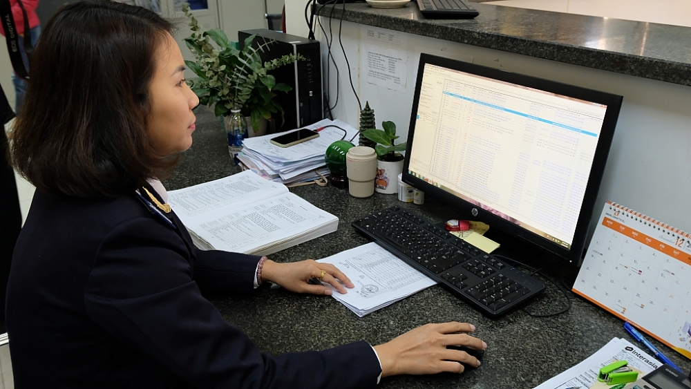 Nhiều vấn đề về C/O mẫu D được làm rõ. Hoạt động nghiệp vụ tại Chi cục Hải quan cửa khẩu cảng Thanh Hóa. Ảnh: N.Linh