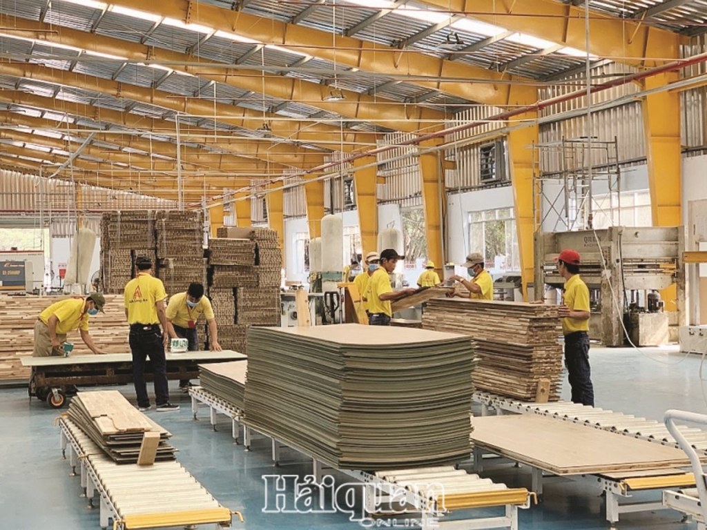 Nỗ lực duy trì sản xuất sẽ giúp doanh nghiệp nổ lực hồi phục và nắm bắt cơ hội nhanh hơn sau đại dịch. Ảnh: N.H.