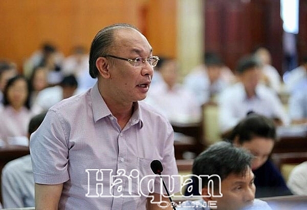 Trung tướng Lê Đông Phong, Giám đốc Công an TPHCM trả lời chất vấn của các đại biểu tại kỳ họp về việc tiếp cận vốn để giảm “tín dụng đen”