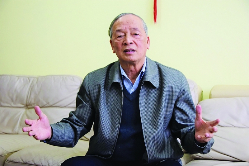 Chuyên gia kinh tế Vũ Vinh Phú cho rằng chuyên gia kinh tế Vũ Vinh Phú cho rằng cần phát triển tập đoàn nông nghiệp Việt để dẫn dắt thị trường