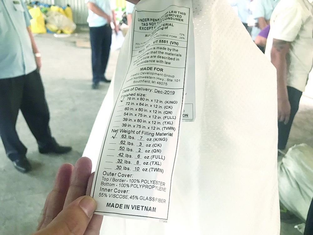 Hàng giả mạo xuất xứ do Hải quan TPHCM bắt giữ tại cảng Cát Lái ngày 3/1/2020. Ảnh: T.H