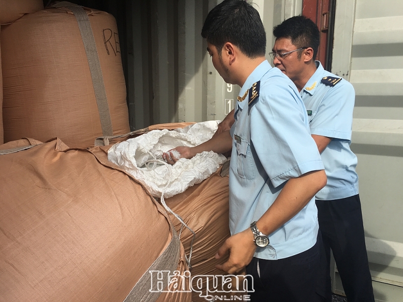 CBCC hải quan kiểm tra container phế liệu nhập khẩu không đủ tiêu chuẩn tại cảng biển