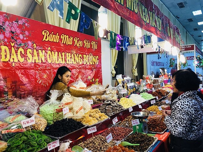 Lệ phí môn bài là khoản tiền mà doanh nghiệp, hộ, cá nhân kinh doanh phải nộp định kỳ hàng năm. Ảnh Xuân Thảo.