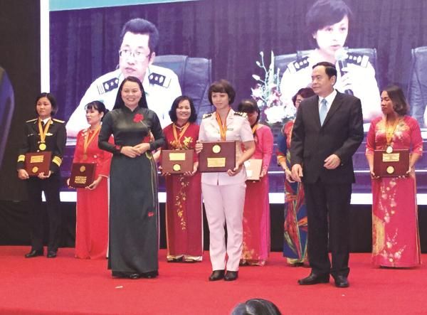 Phụ nữ làm cải cách hiện đại hóa Có đam mê có hy sinh Phụ nữ làm cải cách hiện đại hóa: Có đam mê, có hy sinh