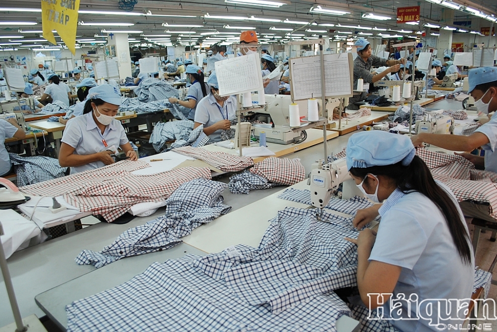 Dệt may là một trong những nhóm hàng xuất khẩu sang EU đạt tỷ USD Ảnh: T.Bình.