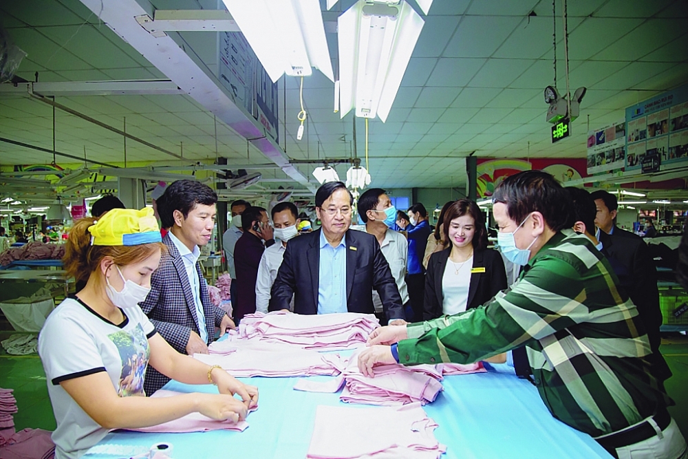 “Xanh hoá” ngành dệt may để xuất khẩu bền vững. Trong năm 2022, ngành dệt may kỳ vọng mục tiêu XK đạt 43 – 43,5 tỷ USD. Ảnh: N.Thanh