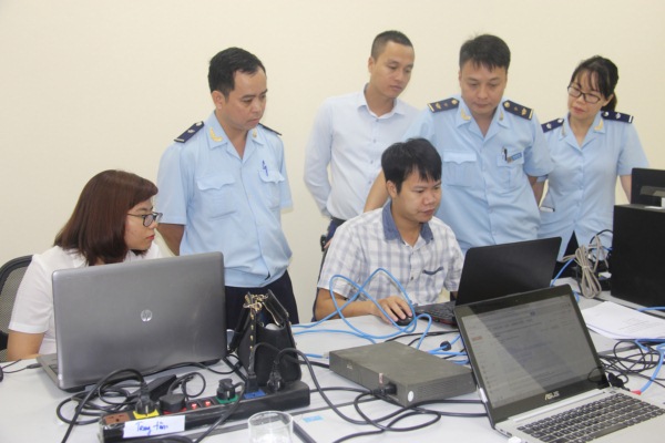 Giảm 253 giờ làm thủ tục XNKngày nhờ phối hợp giám sát điện tử Giảm 253 giờ làm thủ tục XNK/ngày nhờ phối hợp giám sát điện tử