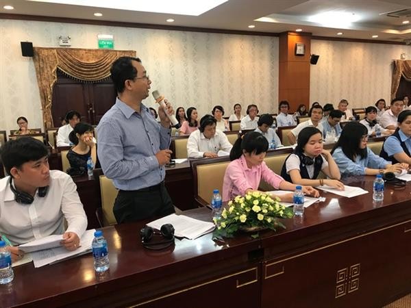  Doanh nghiệp đặt câu hỏi tại buổi đối toại