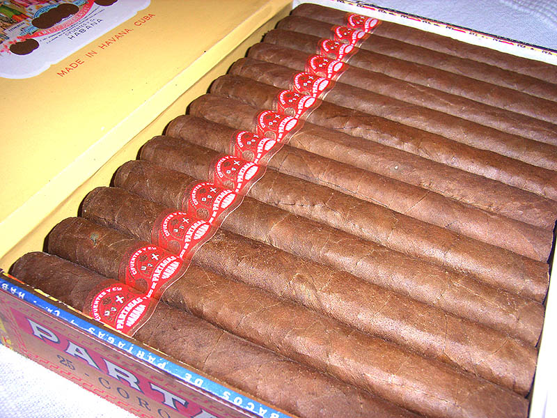 Xì gà La Habana có thương hiệu nổi tiếng thế giới cũng là nguồn thu ngoại tệ đáng kể của Cuba