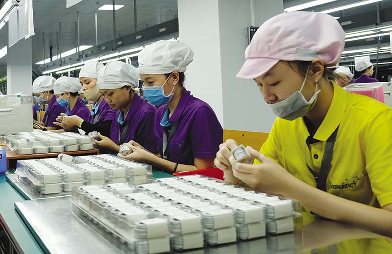 Một khó khăn lớn của nhiều doanh nghiệp FDI hiện nay là thiếu nhân công. Trong ảnh: Sản xuất tại Công ty Luxshare. Ảnh: Đ.T