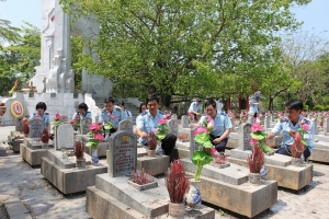 Tại dự thảo này cũng đề xuất tết âm lịch nghỉ 5 ngày và bổ sung thêm 1 ngày nghỉ lễ là Ngày Thương binh, liệt sĩ (ngày 27/7 Dương lịch). 