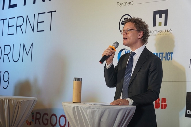 Đại sứ Thụy Điển Pereric Hogberg phát biểu tại buổi họp báo giới thiệu việc khai mạc diễn đàn Internet năm 2019