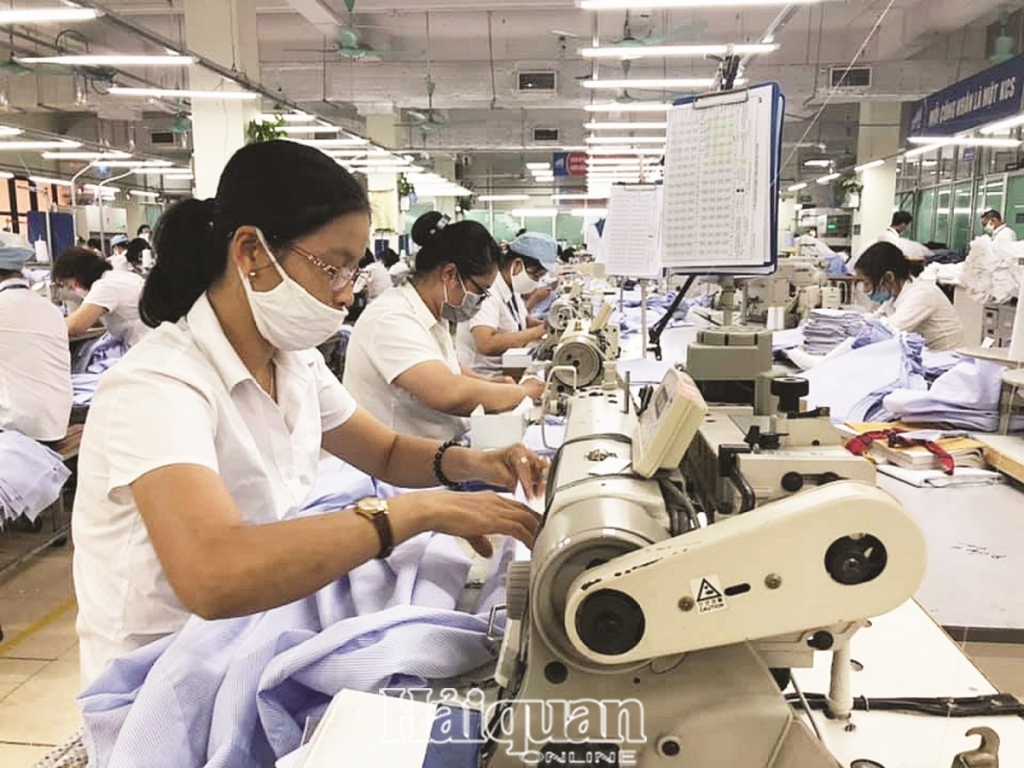 Tình trạng khan hiếm các đơn hàng của doanh nghiệp dệt may là khá phổ biến. Ảnh: Hương Dịu.