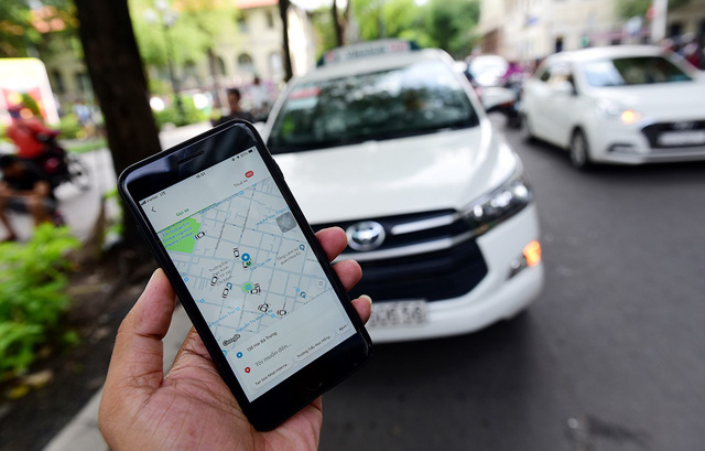 Nhiều doanh nghiệp lớn trong lĩnh vực kinh doanh vận tải hành khách đường bộ, hàng không, đường sắt cũng đang đứng trước tương lai bất định.