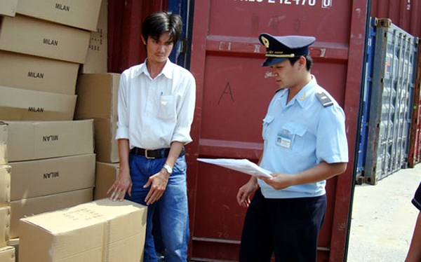 Nhập khẩu hàng hóa phải qua Hải quan khai và đóng thuế nhập khẩu