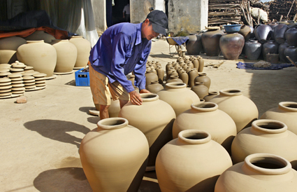 Vận chuyển hàng là đố gốm tứ xưởng Sản xuất gốm tại HTX Gốm Gia Thuỷ (Nho Quan)