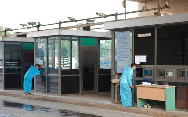 Thúc đẩy xuất khẩu các chủ phương tiện làm thủ tục thông quan hàng hóa tại Cửa khẩu Quốc tế Kim Thành, Lào Cai. Ảnh: MINH PHONG