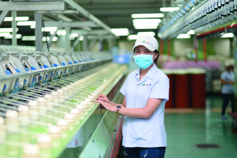 Ngành dệt may dự kiến về đích với kim ngạch xuất khẩu gần 38 tỷ USD trong năm 2021, trong đó xơ sợi đóng góp khoảng 5,3 tỷ USD.